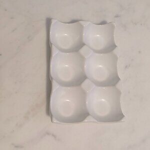 White ceramic egg holder 6ct